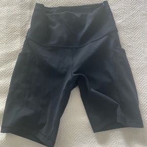 Lululemon Wunder Train short (8 inch with pockets) - Navy